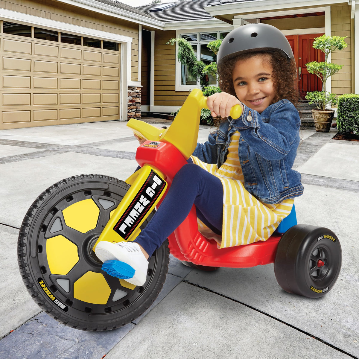 Speedster 16 Inch - Lifestyle image of girl on